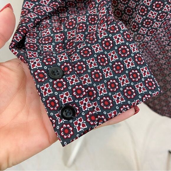 Chelsea & Theodore Lightweight Floral Print Button Down Blouse Size Large - Picture 9 of 10